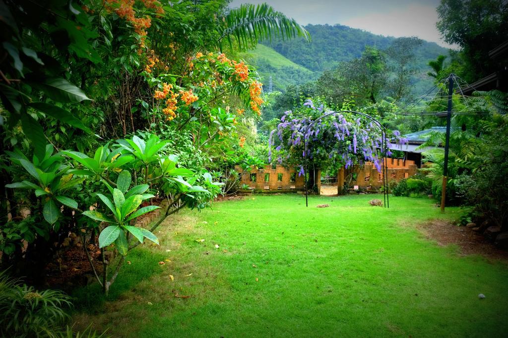 Sapphire Holiday Resort Ratnapura Bagian luar foto