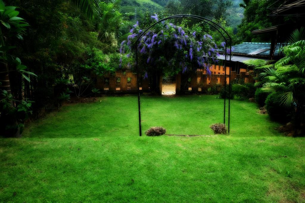 Sapphire Holiday Resort Ratnapura Bagian luar foto
