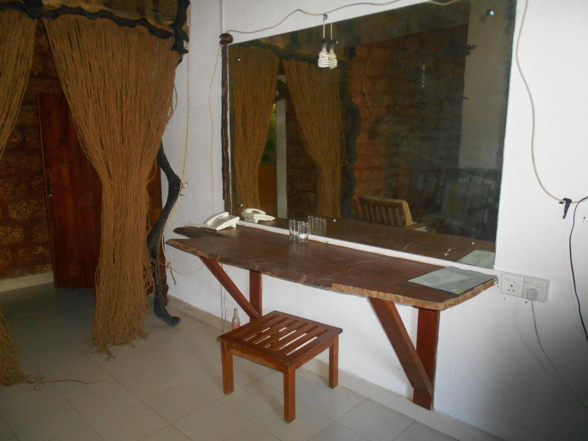 Sapphire Holiday Resort Ratnapura Bagian luar foto